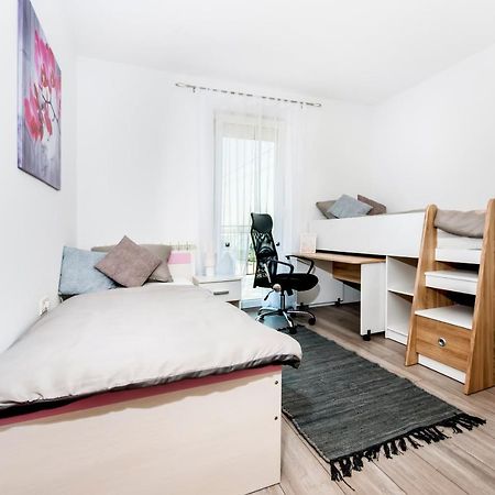 Lea'S Apartment Ровин Екстериор снимка