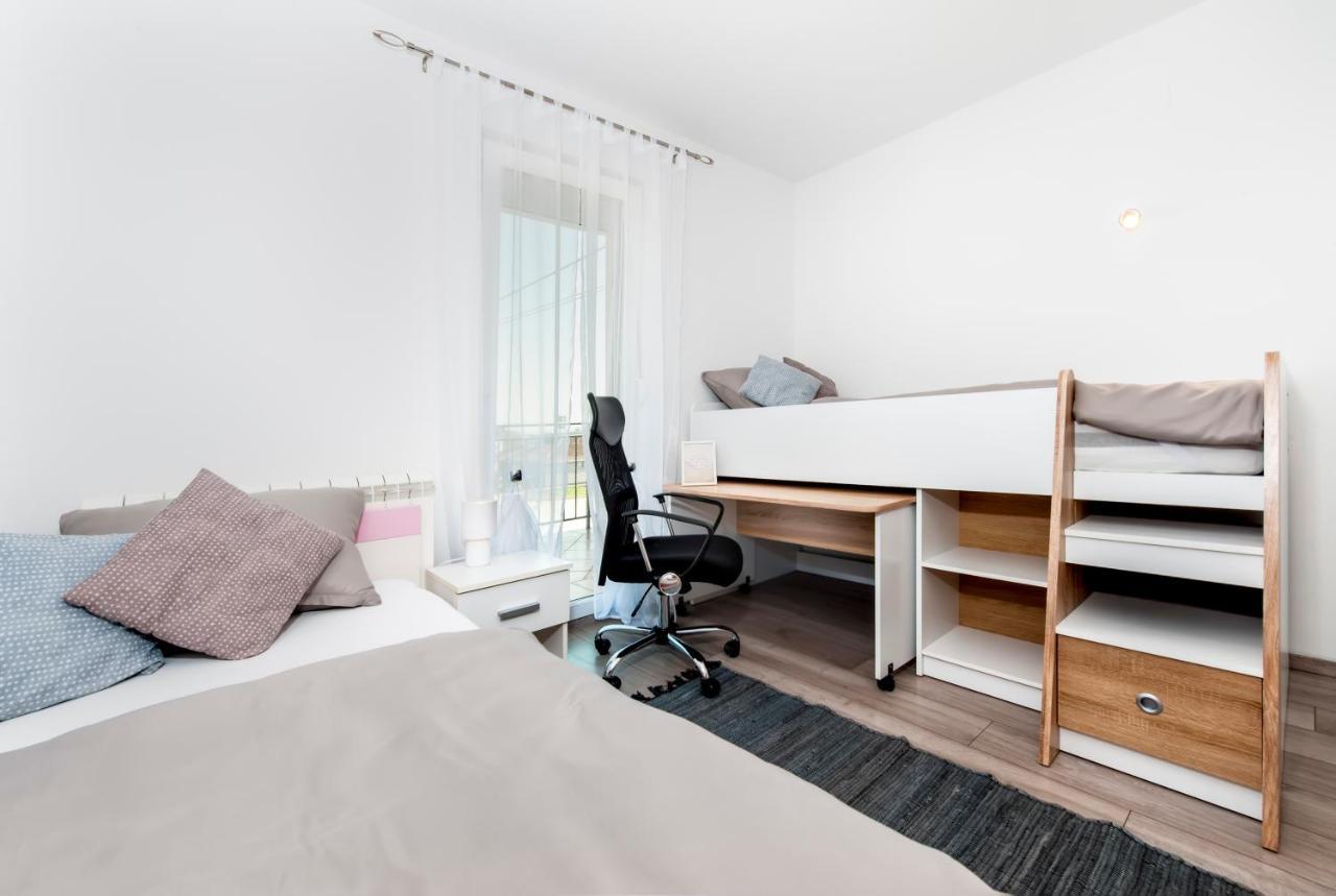 Lea'S Apartment Ровин Екстериор снимка