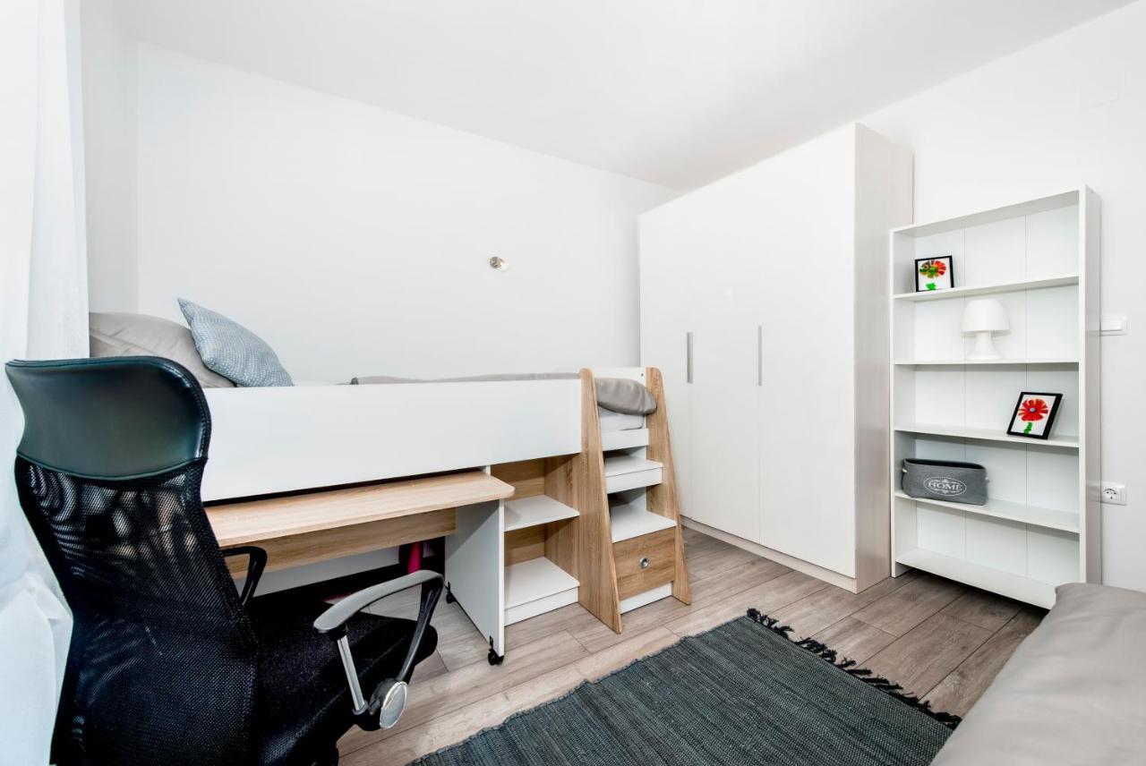 Lea'S Apartment Ровин Екстериор снимка