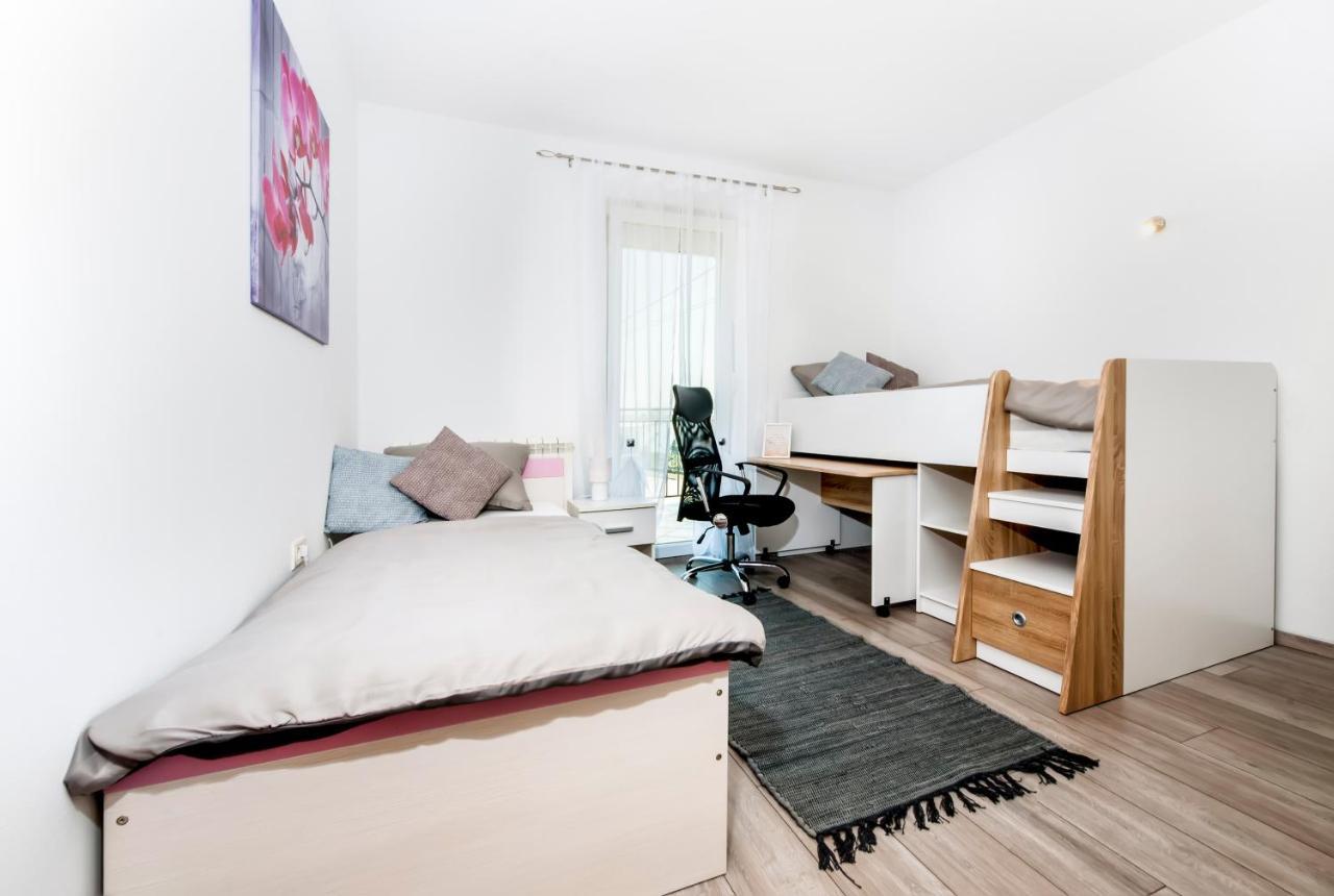 Lea'S Apartment Ровин Екстериор снимка