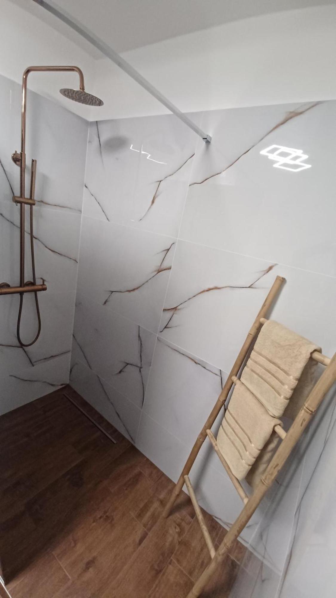 Lea'S Apartment Ровин Екстериор снимка