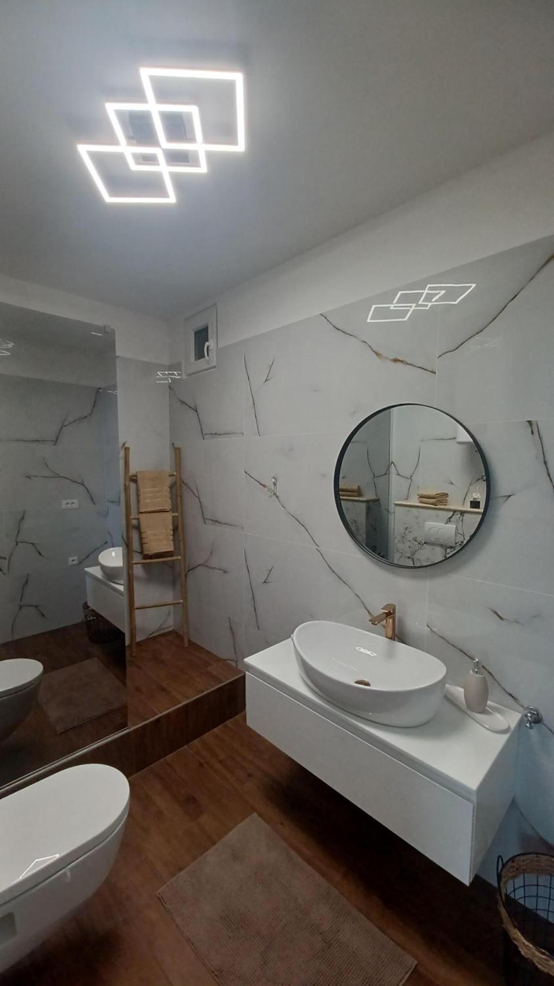Lea'S Apartment Ровин Екстериор снимка